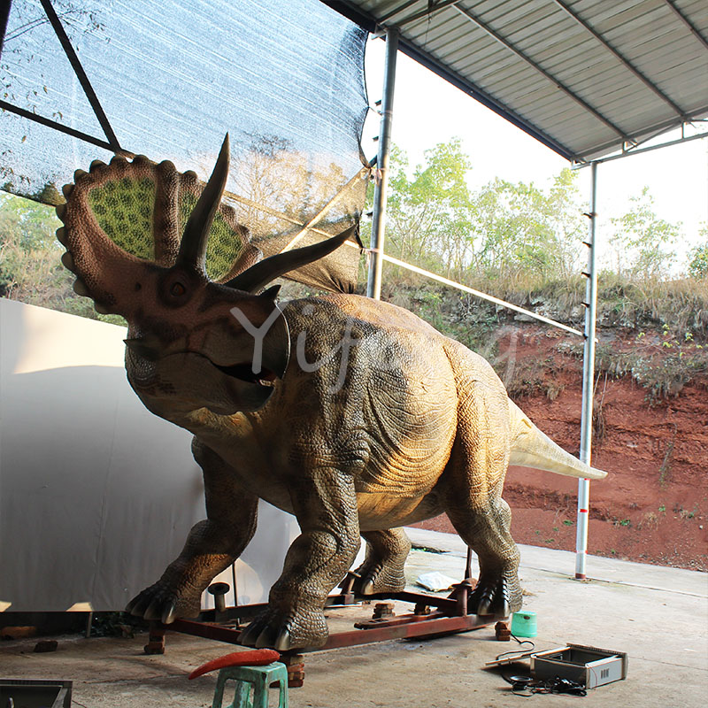 Jurassic Park Display Realistic Moveable Animatronic Triceratops